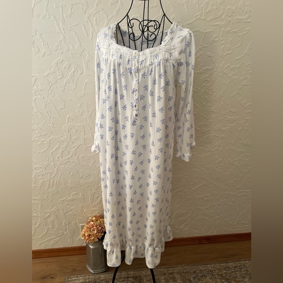 Eileen West Other - Eileen West Nightgown with Blue Floral Accents